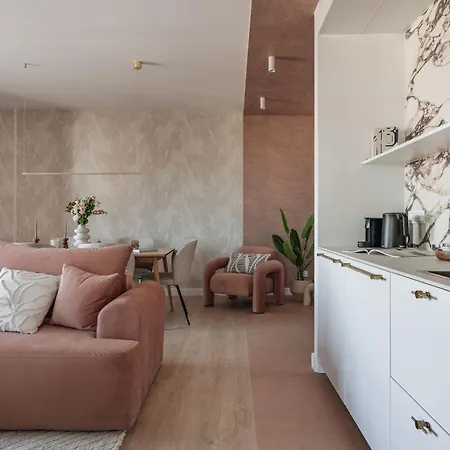 Aparthotel Casa Blush - Loftaffair Collection 4*